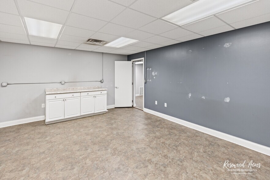 More Photos Of 124 E River St, Momence Warehouse For Sale