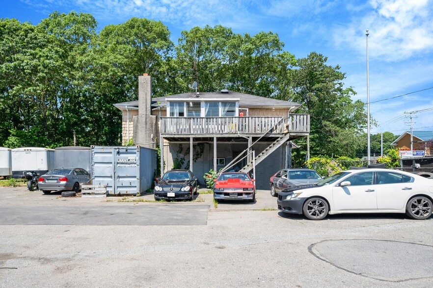 More Photos Of 18 Havenwood Dr, Shirley Auto Repair For Sale