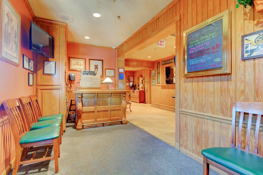More Photos Of 1702 Park Hill Dr, Gainesville Restaurant For Sale