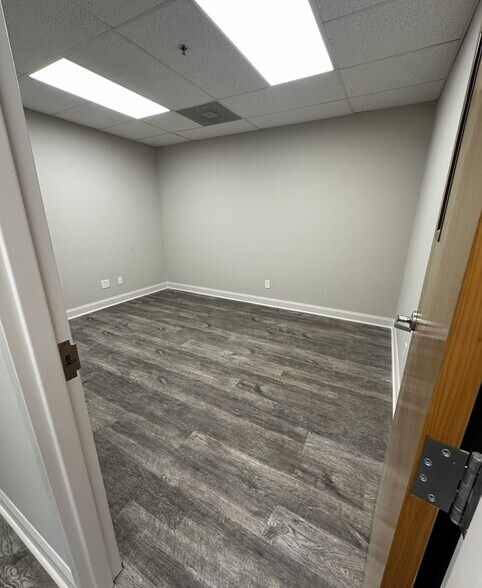 More Photos Of 1242 W Ridge Rd, Gainesville Warehouse For Lease