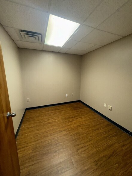 More Photos Of 12 Case St, Norwich Medical For Sale