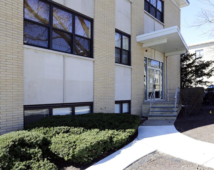 More Photos Of 120 Charlotte Pl, Englewood Cliffs Medical For Lease
