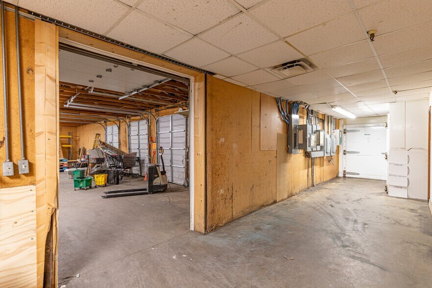 More Photos Of 500 S Commercial St, Crocker Storefront For Sale