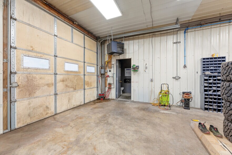 More Photos Of 622 Blue Horizon Dr, Morgantown Auto Repair For Sale