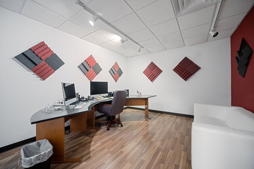 More Photos Of 2909 San Jacinto St, Dallas Loft Creative Space For Sale