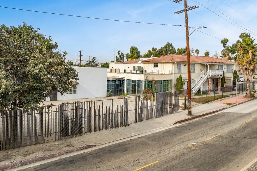 More Photos Of 915-1011 N Willowbrook Ave, Compton Warehouse For Sale