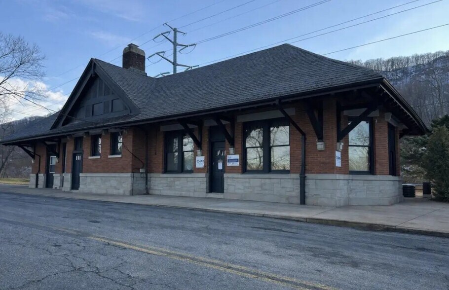 Primary Photo Of 1 Railroad Sq, Haverstraw Office For Sale