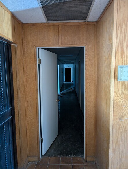 More Photos Of 266 Horizon Blvd, Socorro Warehouse For Lease