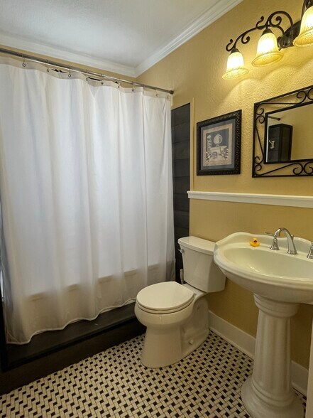 More Photos Of 1600 S Ford St, Llano Storefront Retail Office For Sale