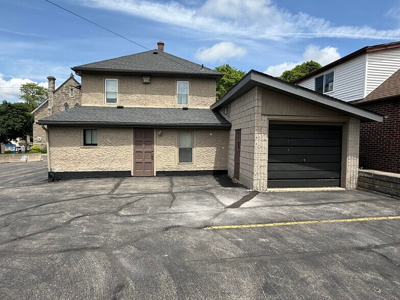 More Photos Of 26 Ormond St S, Thorold Funeral Home For Sale
