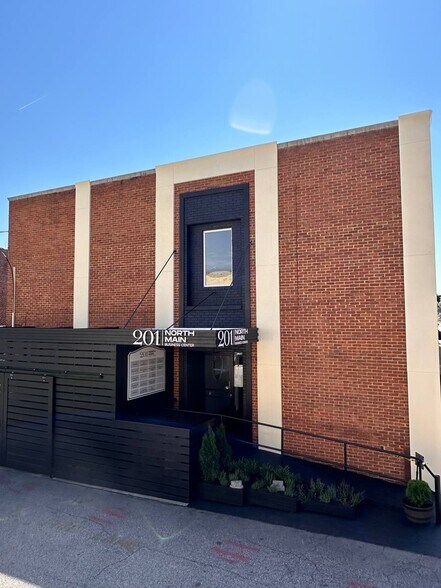 More Photos Of 201 N Main St, Farmville Office For Lease