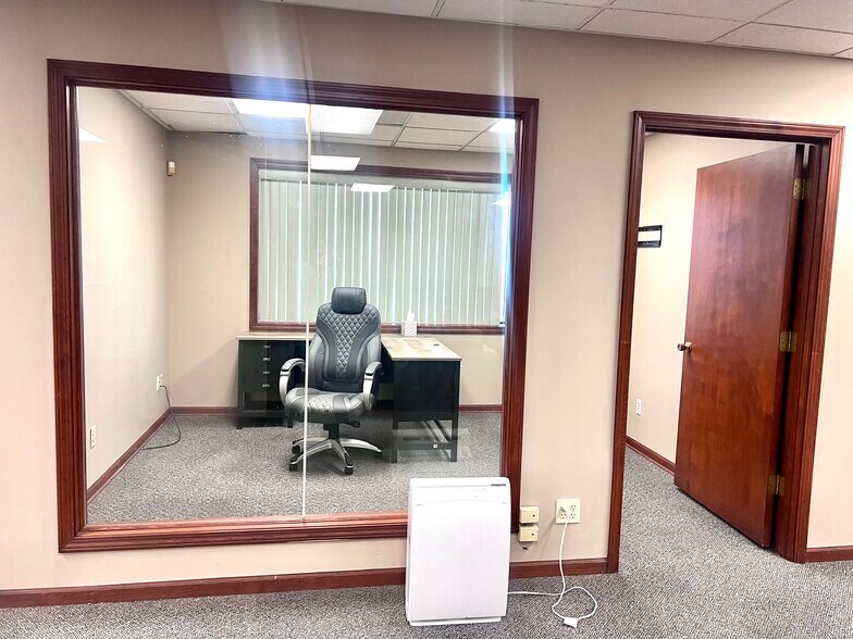 More Photos Of 7410 Sni-A-Bar Rd, Kansas City Manufacturing For Lease