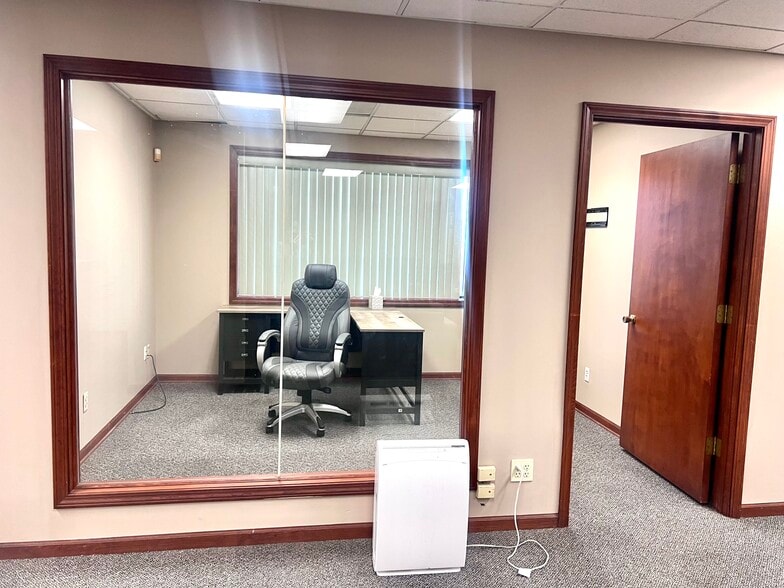More Photos Of 7410 Sni-A-Bar Rd, Kansas City Manufacturing For Sale