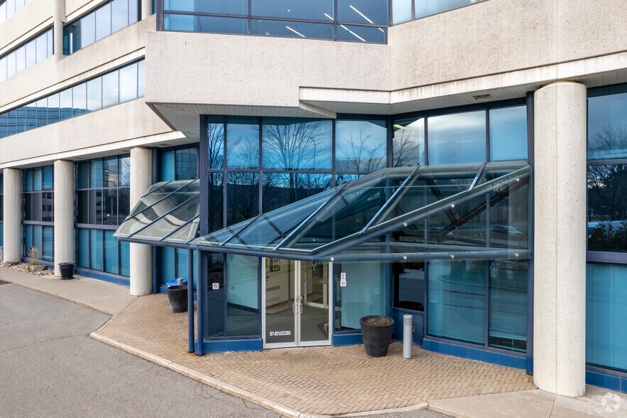 More Photos Of 140 Allstate Pky, Markham Office For Sale