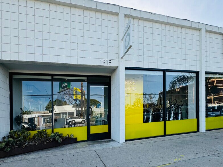 More Photos Of 1915-1919 Lincoln Blvd, Venice Storefront For Lease