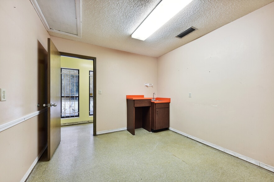 More Photos Of 10569 Lem Turner Rd, Jacksonville Medical For Sale