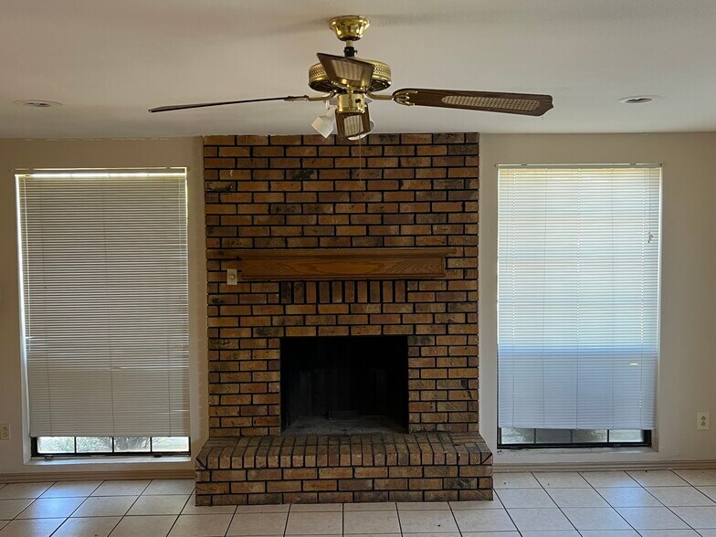 More Photos Of 3770 Private Road 3439, Longview Flex For Sale