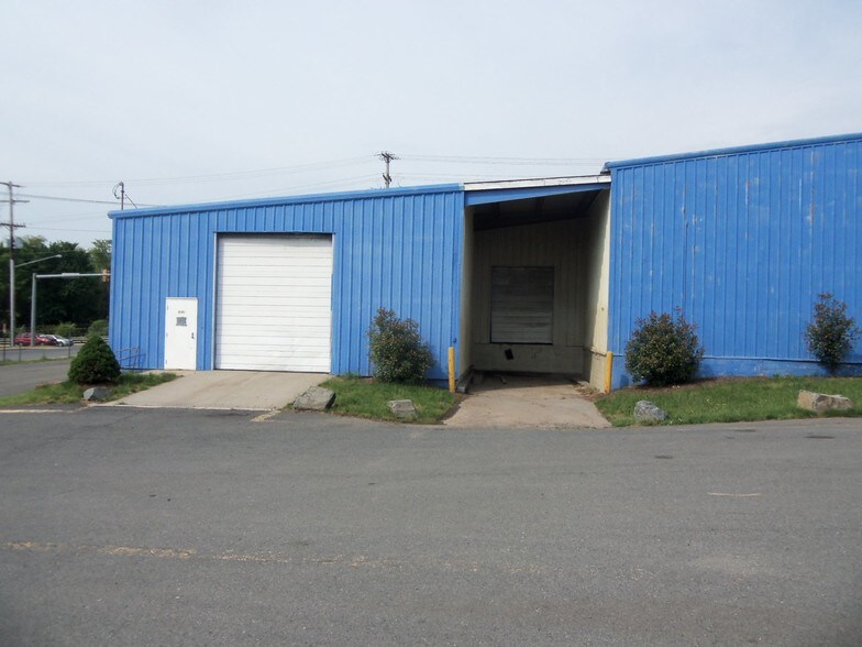 More Photos Of 9151 Liberia Ave, Manassas Warehouse For Lease