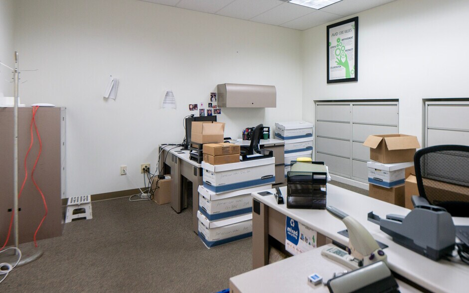 More Photos Of 72 Johnny Cake Hill Rd, Middletown Distribution For Sale