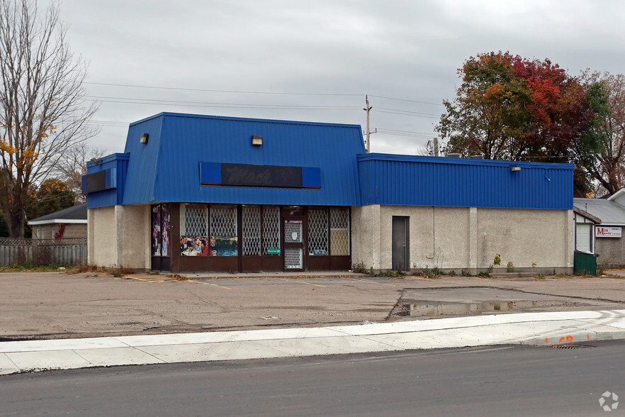 Primary Photo Of 12 Raglan St N, Renfrew Convenience Store For Sale