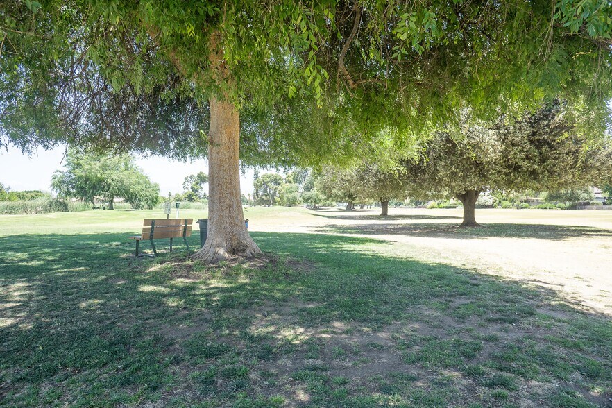 More Photos Of 510 W Visalia Rd, Exeter Golf Course Driving Range For Sale