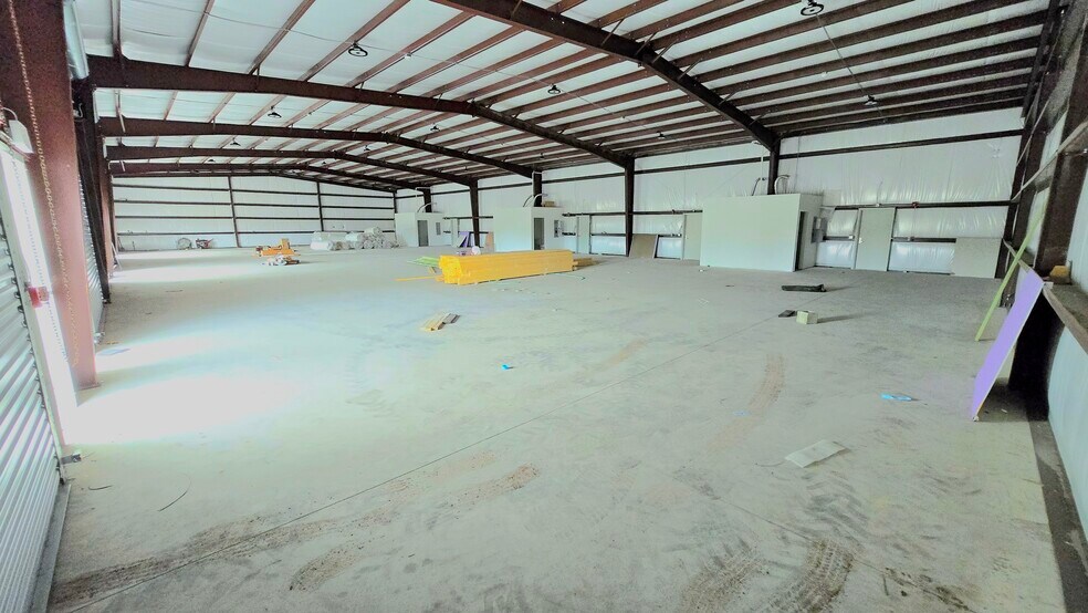 More Photos Of 2701 14th St W, Bradenton Manufacturing For Lease