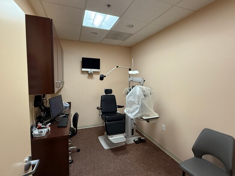 More Photos Of 21001 Sycolin Rd, Ashburn Office For Sale