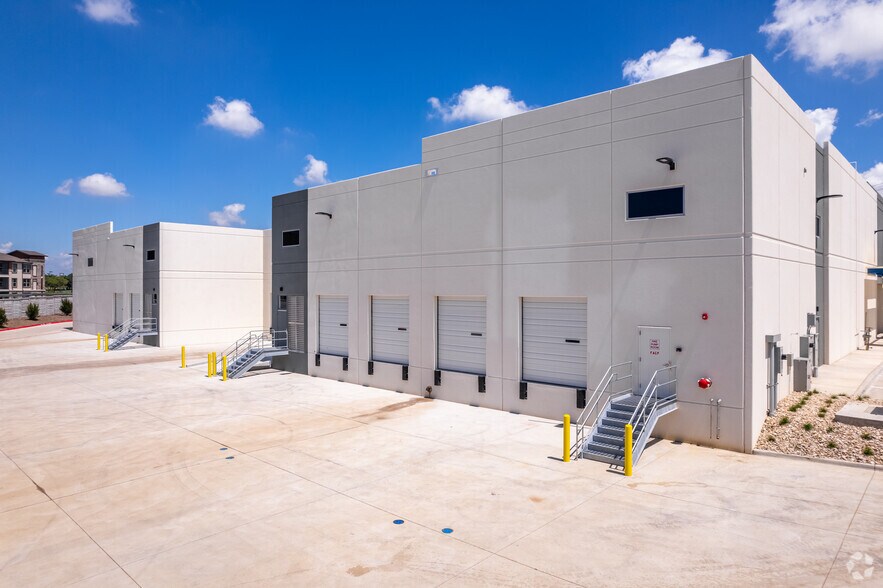 More Photos Of 2125 Bardin Rd, Grand Prairie Distribution For Lease