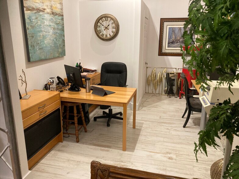 More Photos Of 453 Brant St, Burlington Storefront Retail Residential For Sale