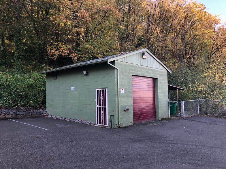 More Photos Of 5135 Nw Saint Helens Rd, Portland Office For Sale