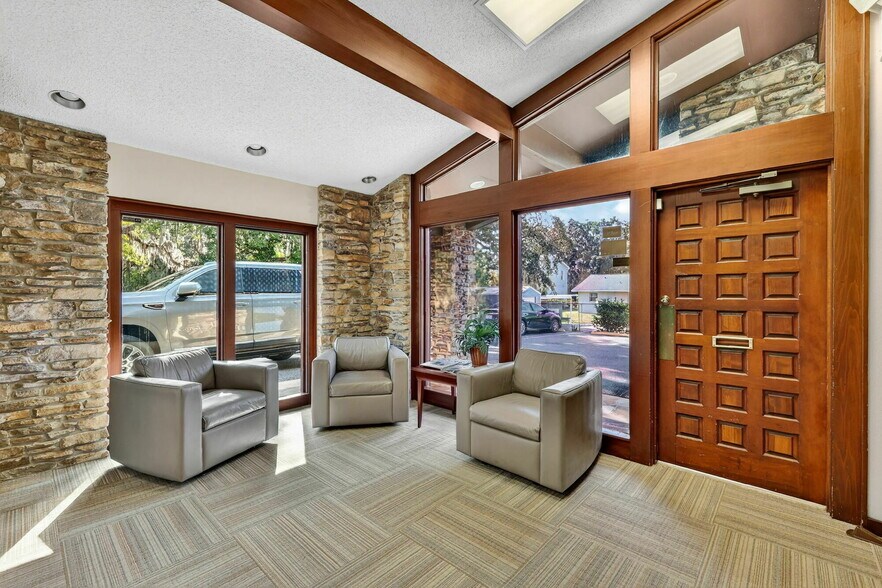 More Photos Of 1029 W Magnolia St, Leesburg Office For Sale