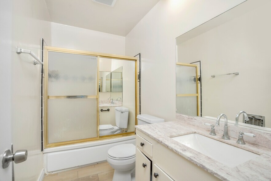 More Photos Of 11725 Gilmore St, North Hollywood Apartments For Sale