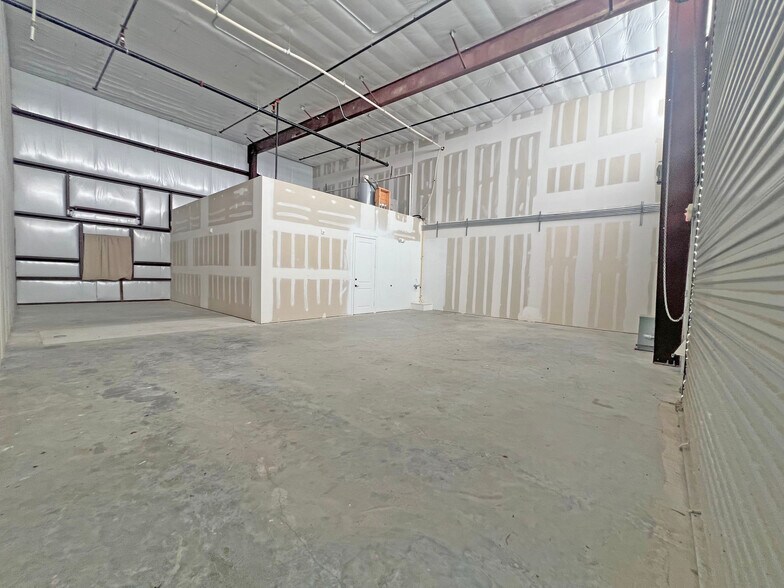 More Photos Of 26077 Nelson Way, Katy Light Distribution For Lease