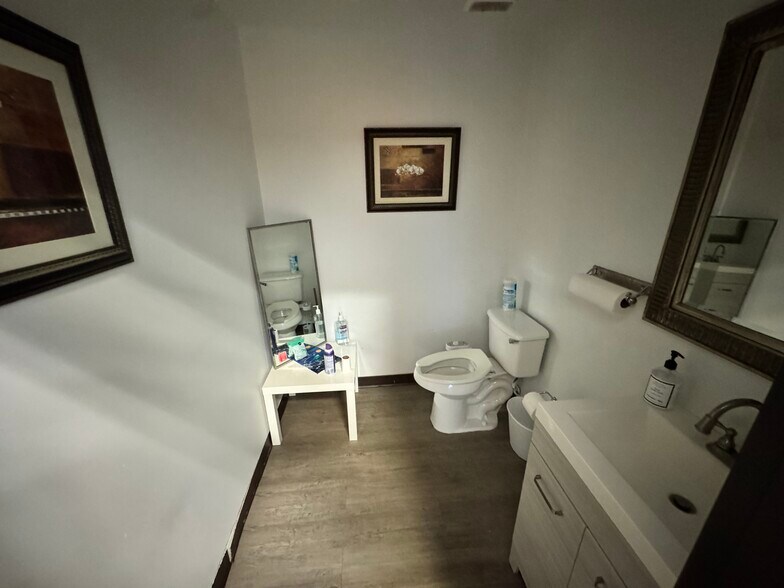 More Photos Of 2151 Consulate Dr, Orlando Loft Creative Space For Lease