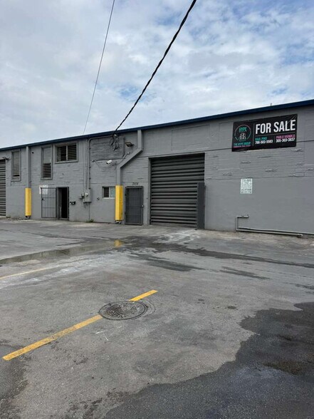 More Photos Of 3904 NW 32 Ave, Miami Warehouse For Lease