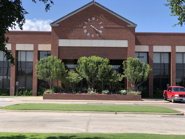 More Photos Of 4010 82nd St, Lubbock Office For Lease
