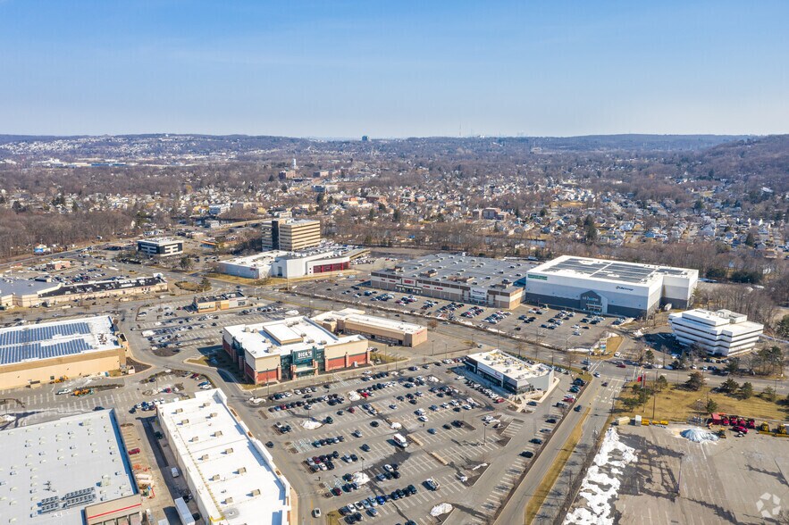 More Photos Of 65 Willowbrook Blvd, Wayne Office For Lease