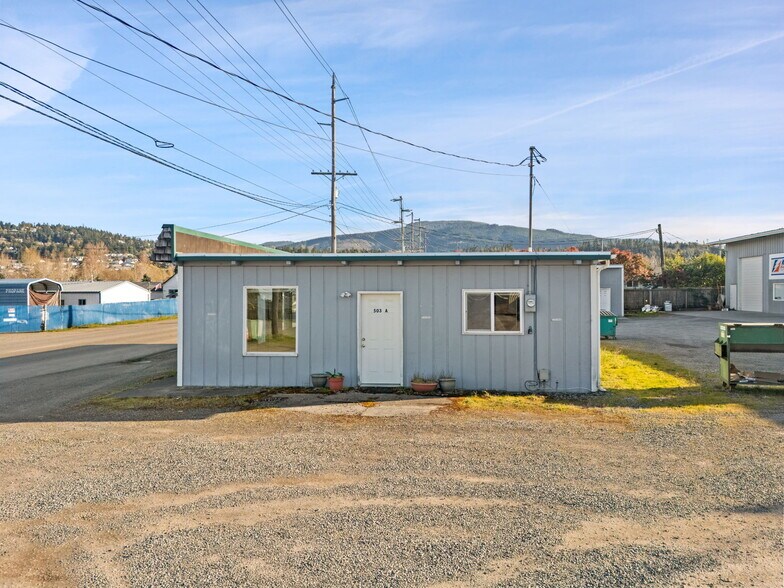 More Photos Of 503 S 3rd Ave, Sequim Flex For Lease