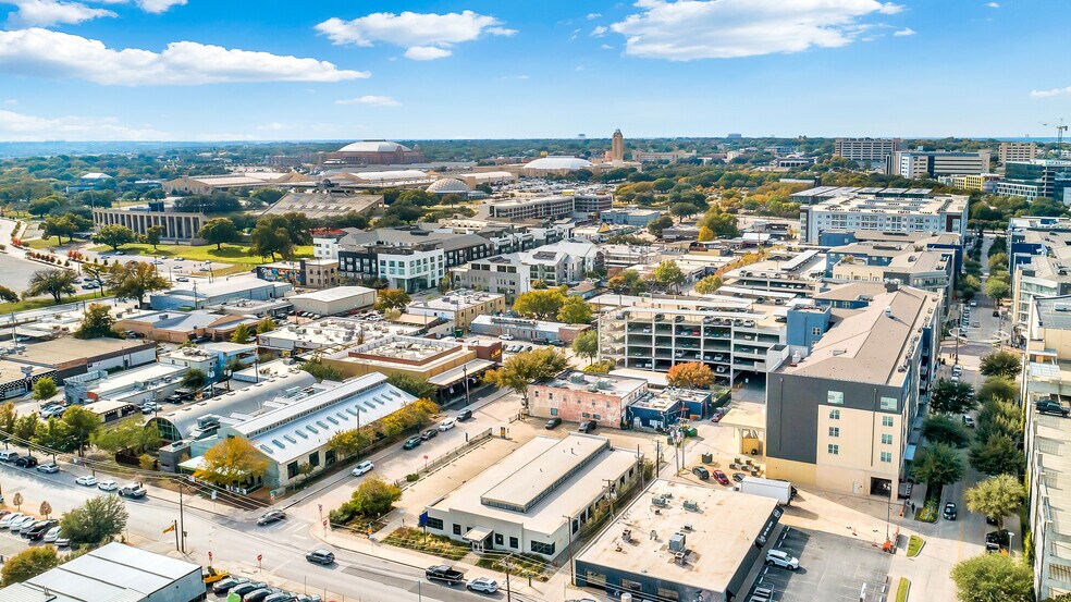 More Photos Of 920 Foch St, Fort Worth Freestanding For Lease