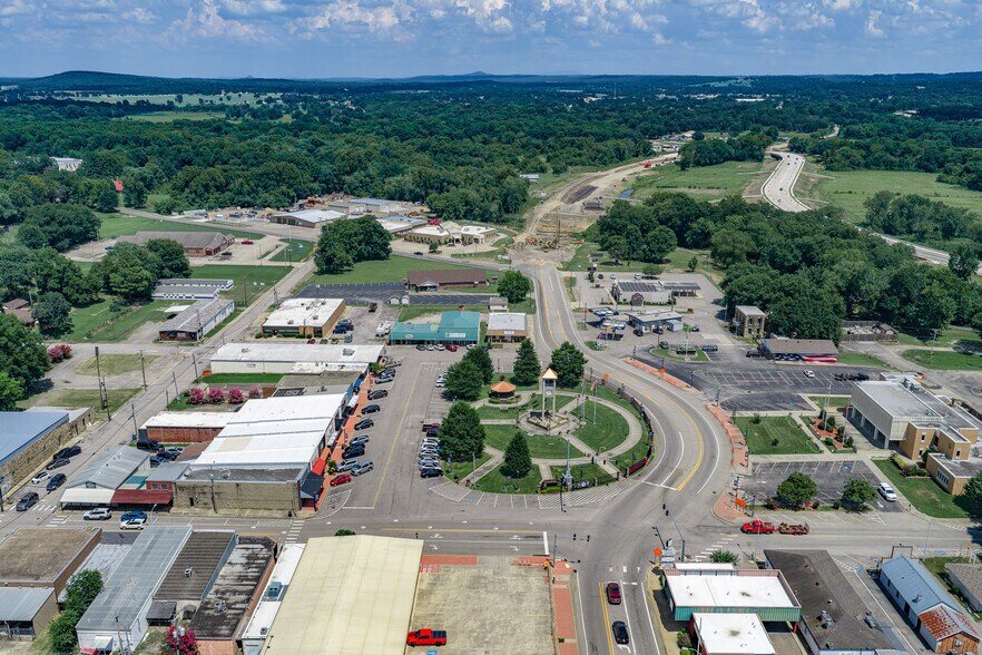More Photos Of 20 Town Sq, Greenwood Health Club For Sale