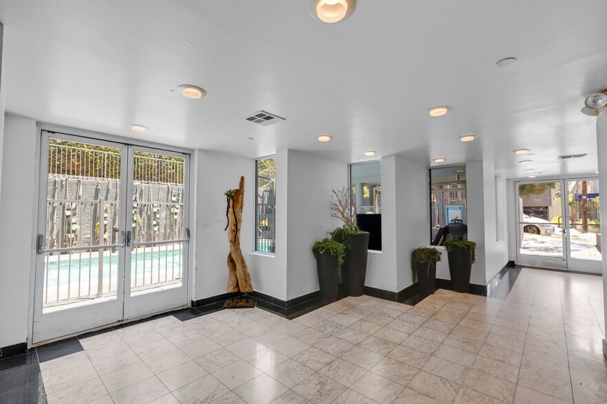 More Photos Of 939 Palm Ave, West Hollywood Apartments For Sale