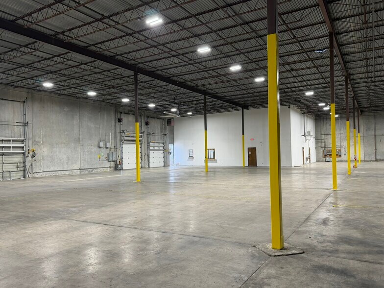 More Photos Of 8801 Wallisville Rd, Houston Warehouse For Lease