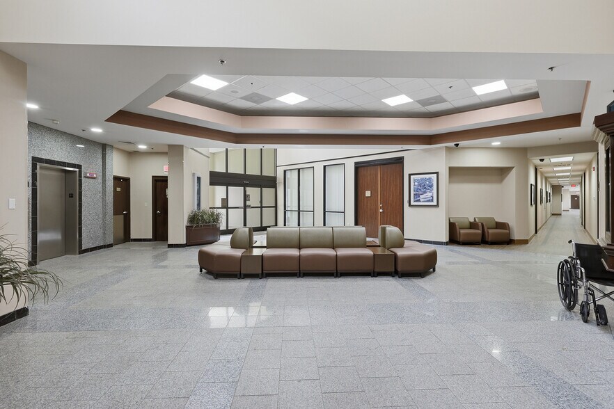 More Photos Of 25 Hospital Center Blvd, Hilton Head Medical For Lease