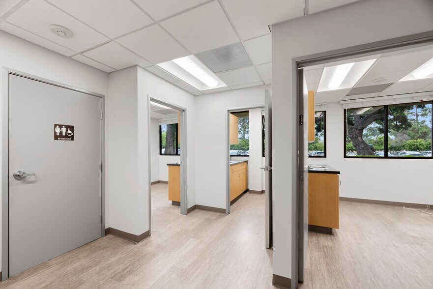 More Photos Of 32144 Agoura Rd, Westlake Village Medical For Lease