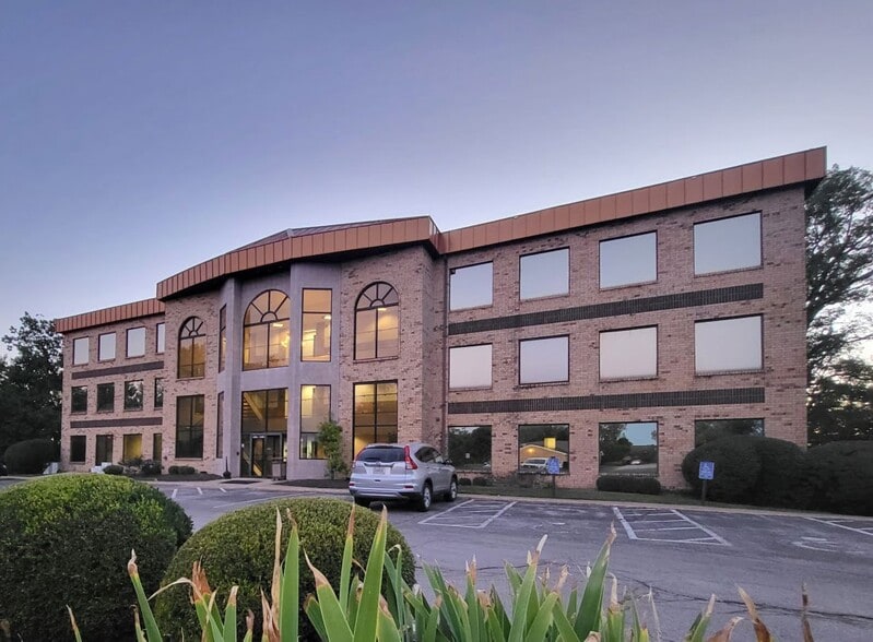 More Photos Of 1000 Edgewater Pt, Lake Saint Louis Office For Sale