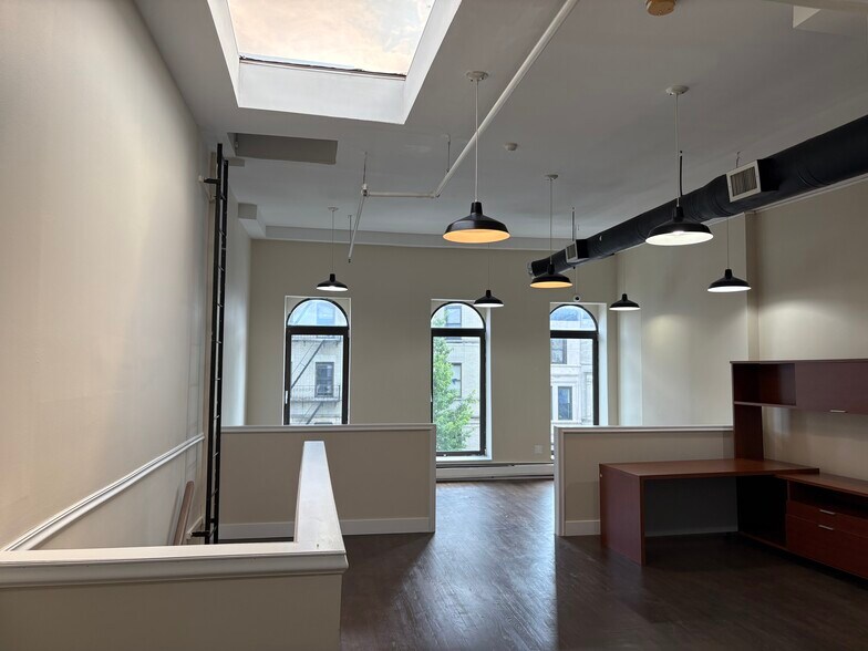 More Photos Of 571 W 183rd St, New York Office For Lease