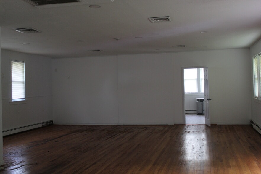 Primary Photo Of 642-650 N Liberty Dr, Tomkins Cove Office For Lease