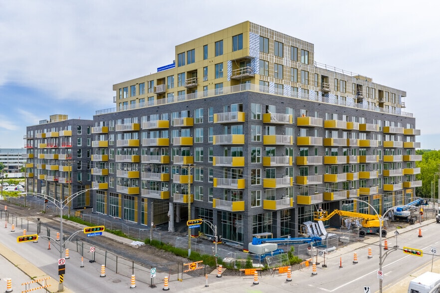 More Photos Of 300 Boul Saint-Martin O, Laval Apartments For Lease