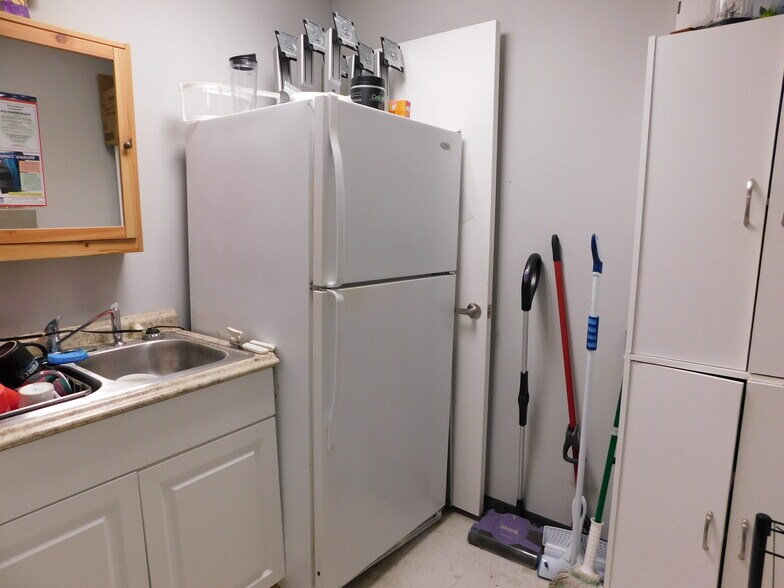 More Photos Of 9360 90th Ave, Sebastian General Retail For Lease