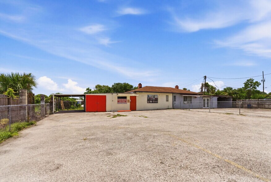 More Photos Of 8710 E Colonial Dr, Orlando Auto Dealership For Lease